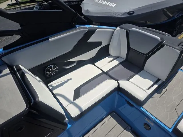 Slide: The Image of Yamaha 255XD 2021 - 12