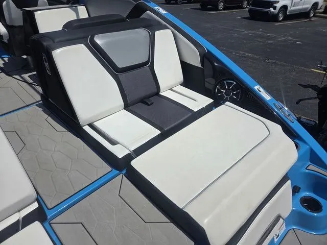 Slide: The Image of Yamaha 255XD 2021 - 8