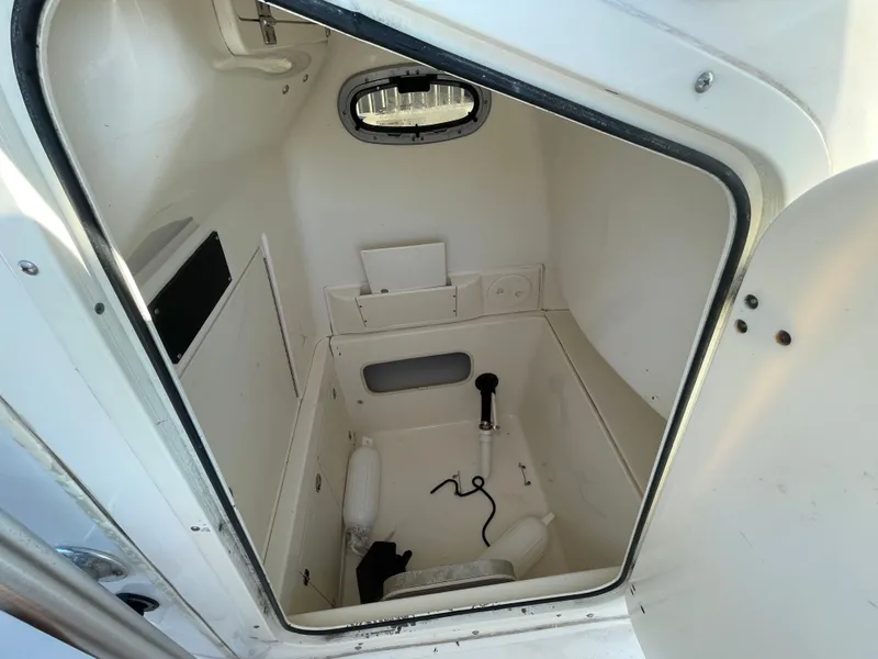Slide: The Image of Boston Whaler 240 Outrage 2005 - 10