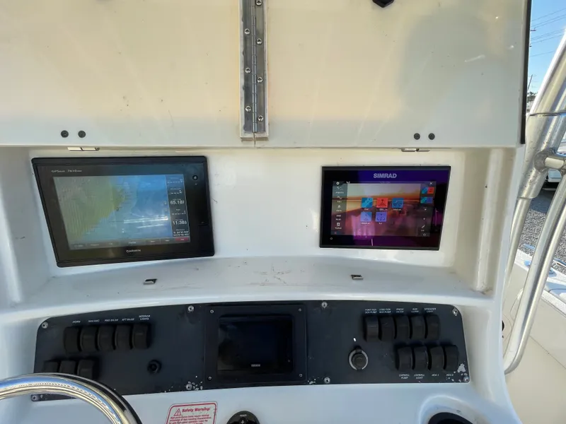 Slide: The Image of Boston Whaler 240 Outrage 2005 - 11