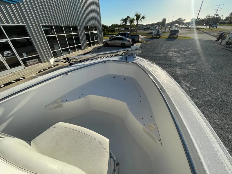 Slide: The Image of Boston Whaler 240 Outrage 2005 - 14