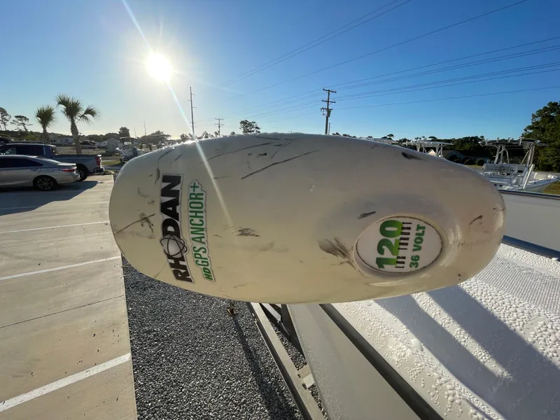 Slide: The Image of Boston Whaler 240 Outrage 2005 - 18