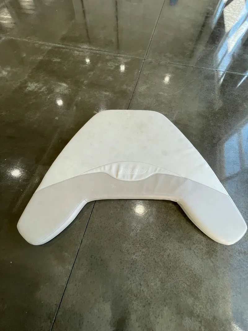 Slide: The Image of Boston Whaler 240 Outrage 2005 - 21