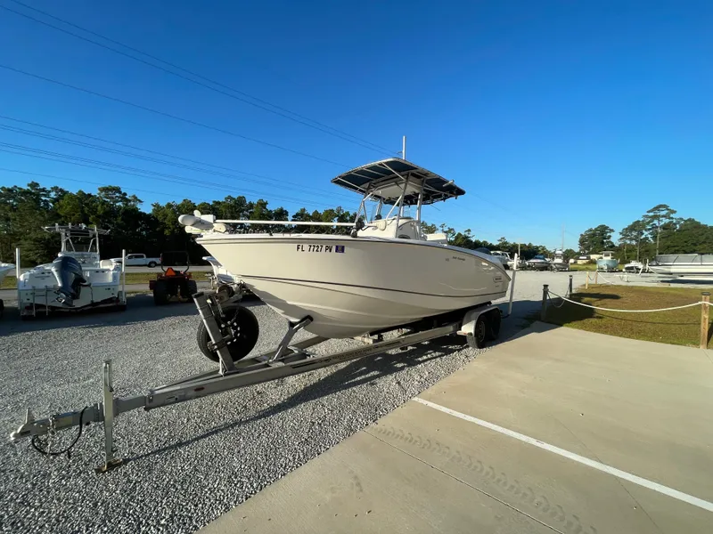 Slide: The Image of Boston Whaler 240 Outrage 2005 - 3