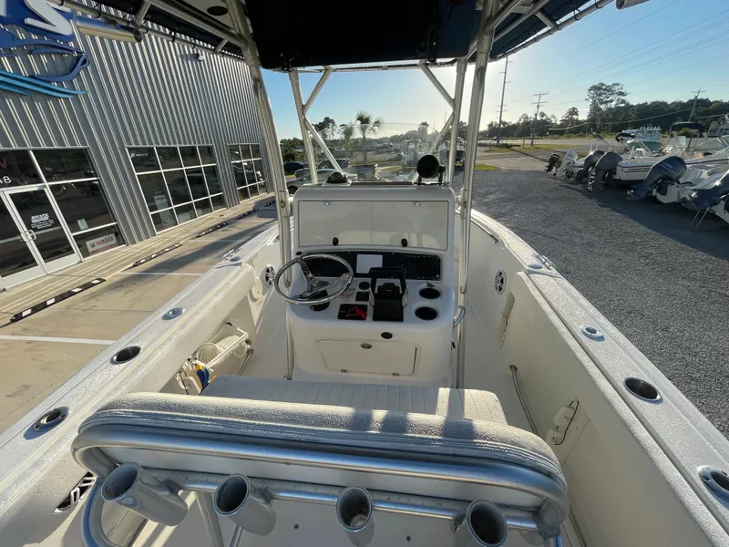 Slide: The Image of Boston Whaler 240 Outrage 2005 - 8