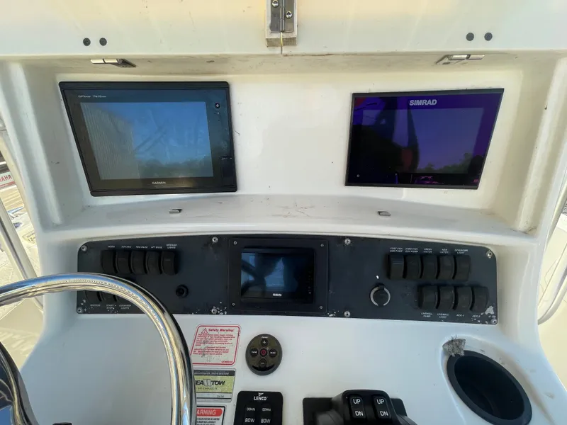 Slide: The Image of Boston Whaler 240 Outrage 2005 - 9