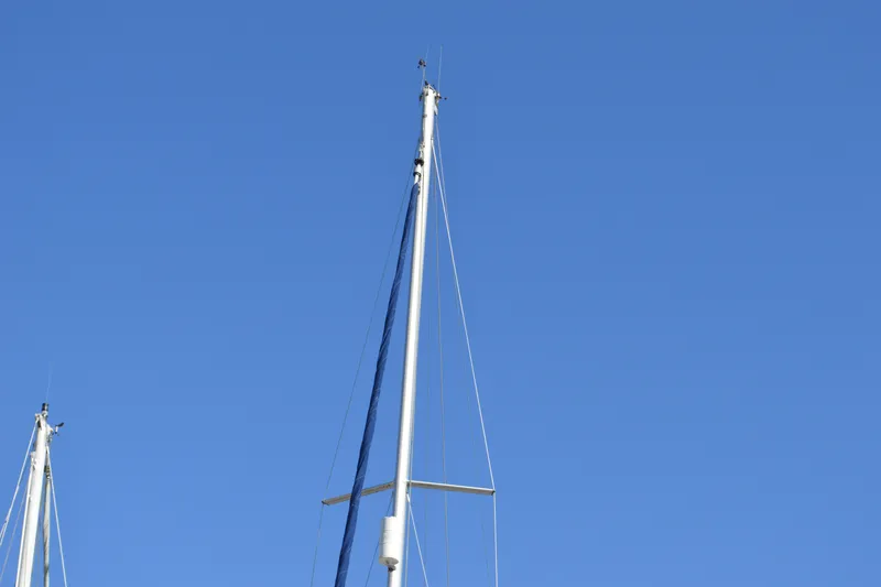 Slide: The Image of Mast of 2008 Jeanneau Sun Odyssey 45 DS sailboat against clear blue sky. - 9