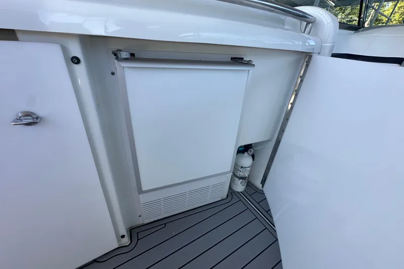 Slide: The Image of 2007 Formula 400 Super Sport boat dashboard with steering wheel and navigation displays. - 27