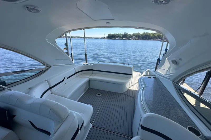 Slide: The Image of Control panel of a 2007 Formula 400 Super Sport boat with Fusion MS-NRX300. - 28