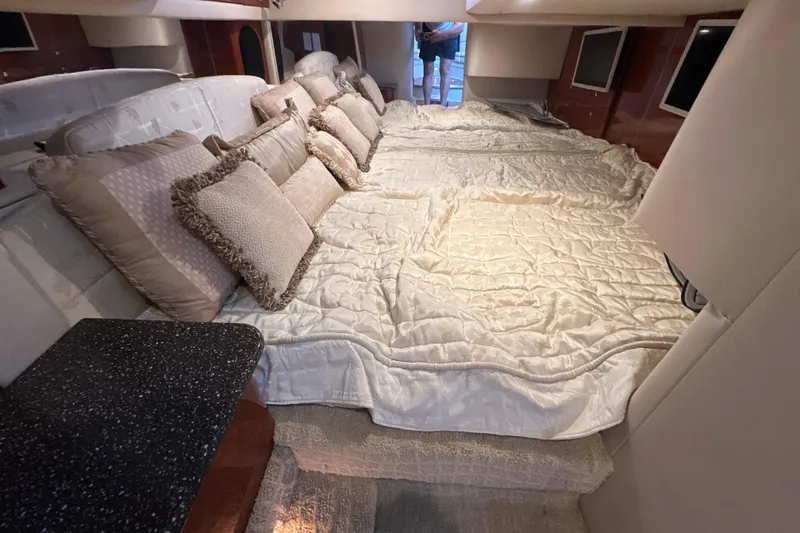 Slide: The Image of Interior of a 2007 Formula 400 Super Sport yacht with lake view. - 36