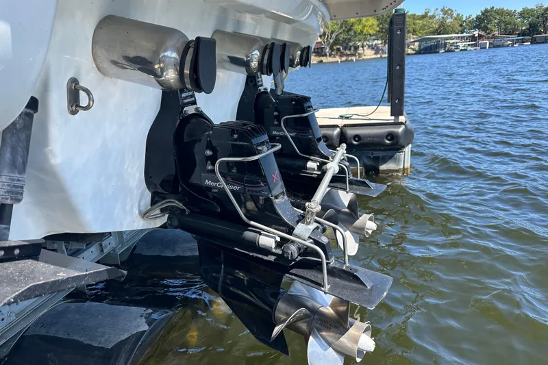 Slide: The Image of 2007 Formula 400 Super Sport boat docked at a marina with surrounding buildings. - 6