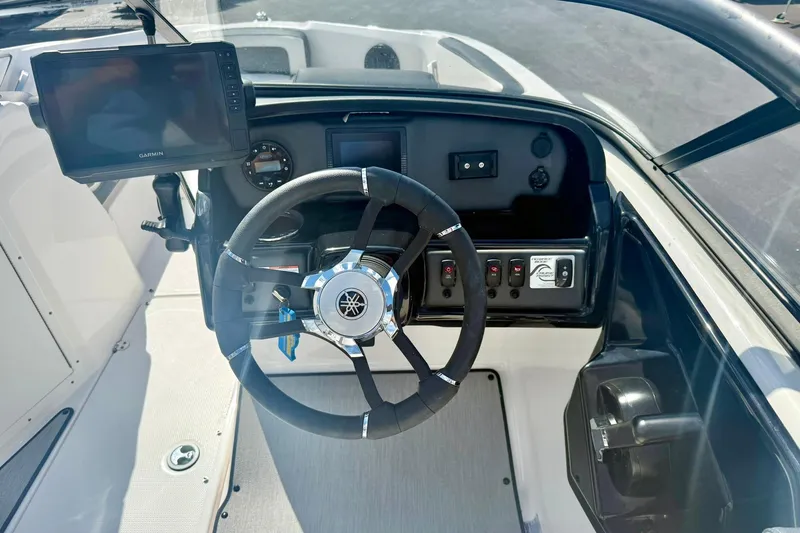 Slide: The Image of 2022 Yamaha Boats SX195 dashboard with steering wheel and Garmin display. - 4