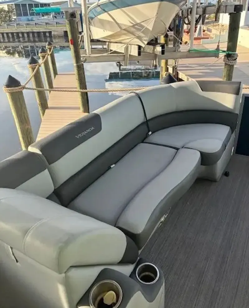 Slide: The Image of Veranda VR22L 2020 - 13