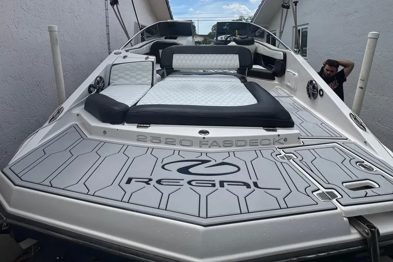 Slide: The Image of 2008 Regal 2520 FasDeck boat with sleek design and comfortable seating. - 36