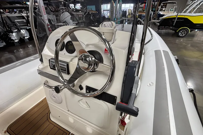 Slide: The Image of 2007 Zodiac 530DL boat interior with steering wheel and control panel. - 6