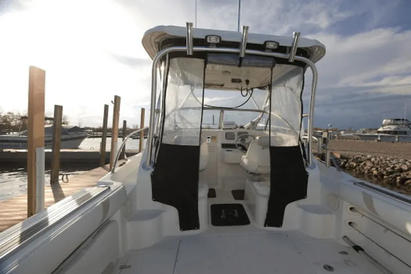 Slide: The Image of Boston Whaler 235 Conquest 2006 - 13