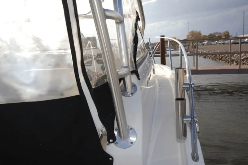 Slide: The Image of Boston Whaler 235 Conquest 2006 - 14