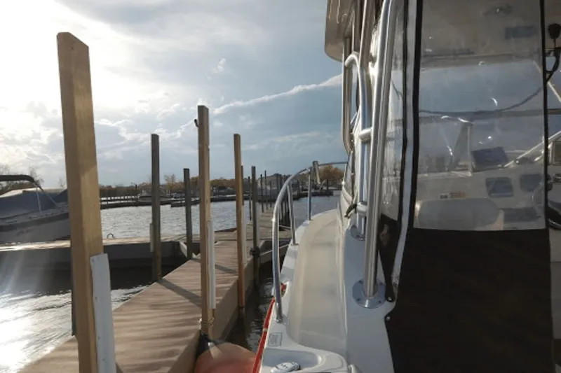 Slide: The Image of Boston Whaler 235 Conquest 2006 - 15