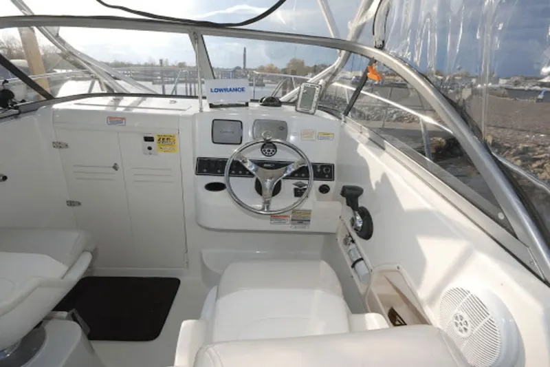 Slide: The Image of Boston Whaler 235 Conquest 2006 - 17