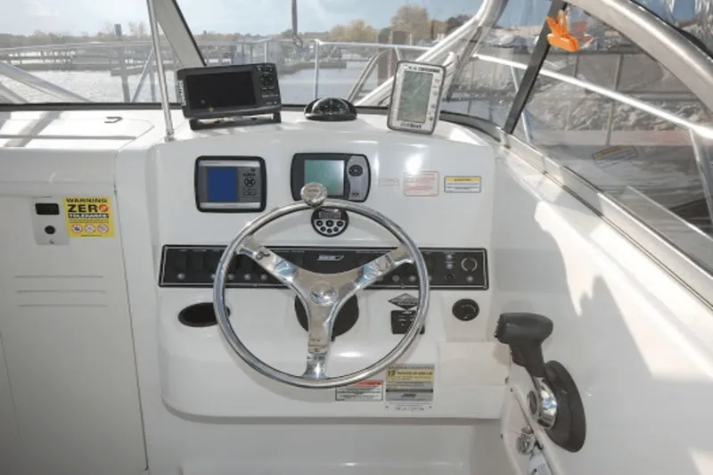 Slide: The Image of Boston Whaler 235 Conquest 2006 - 18