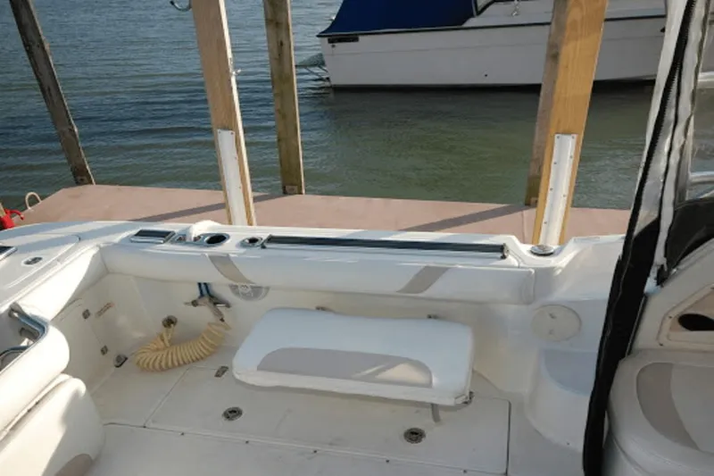 Slide: The Image of Boston Whaler 235 Conquest 2006 - 19