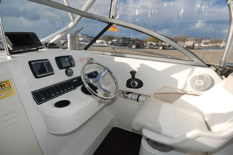 Slide: The Image of Boston Whaler 235 Conquest 2006 - 20