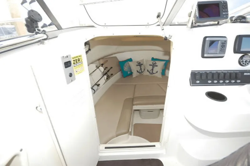 Slide: The Image of Boston Whaler 235 Conquest 2006 - 21