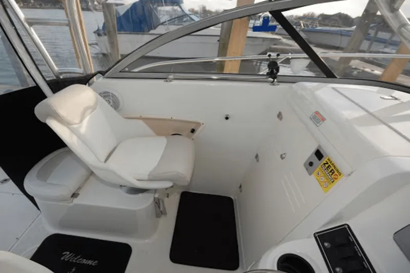 Slide: The Image of Boston Whaler 235 Conquest 2006 - 25