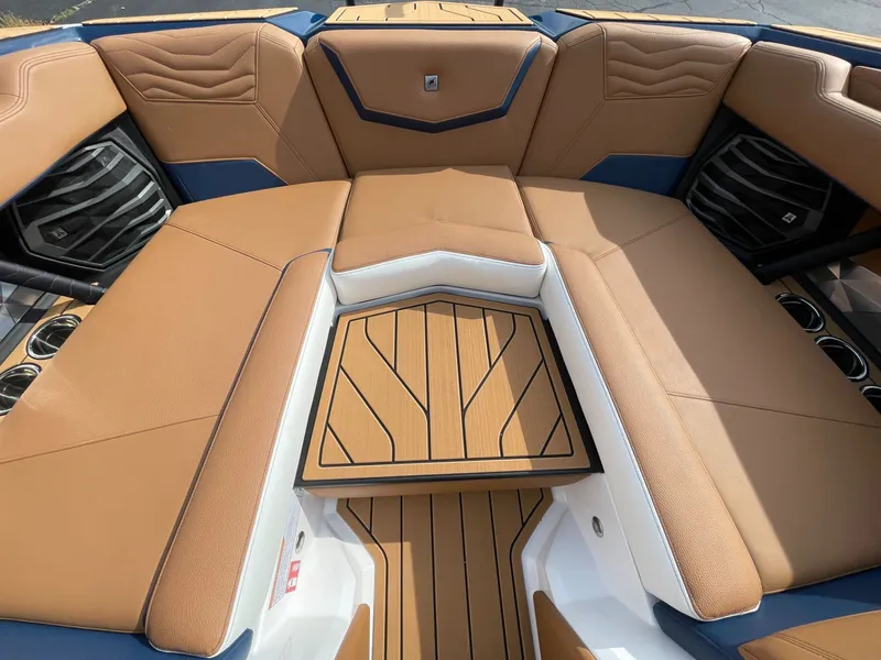 Slide: The Image of Nautique Super Air G21 2026 - 10