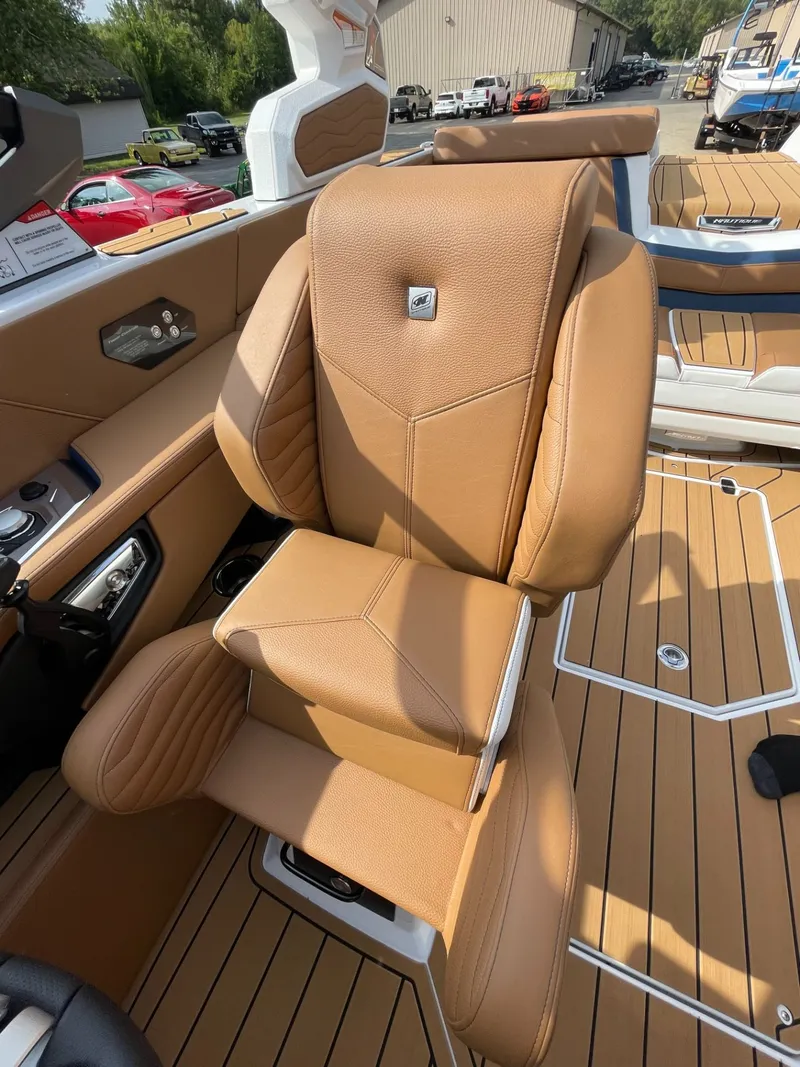 Slide: The Image of Nautique Super Air G21 2026 - 17