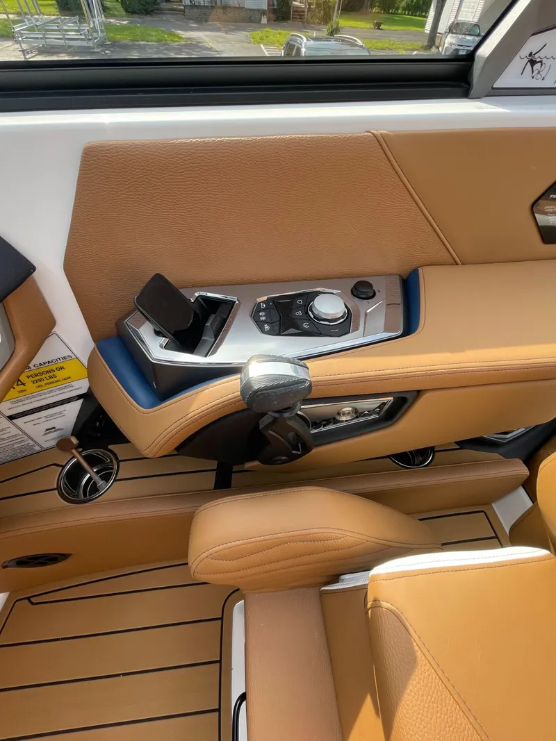 Slide: The Image of Nautique Super Air G21 2026 - 18