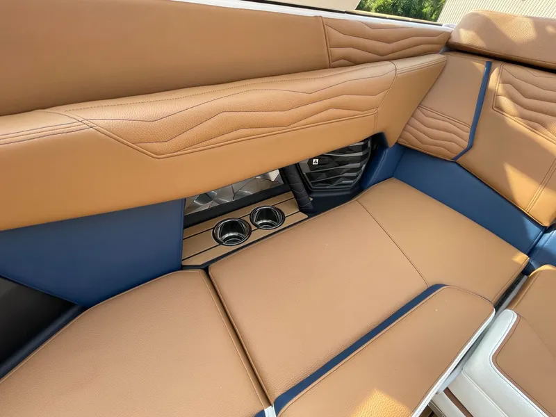 Slide: The Image of Nautique Super Air G21 2026 - 20