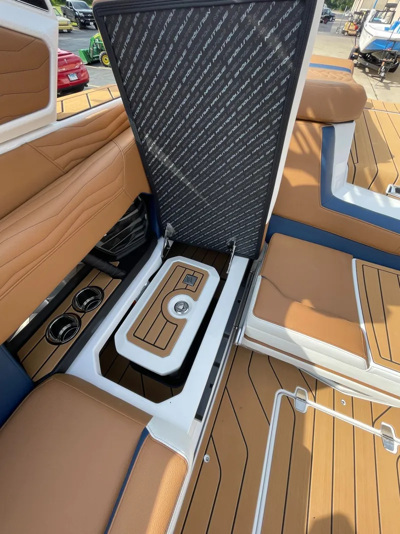 Slide: The Image of Nautique Super Air G21 2026 - 22