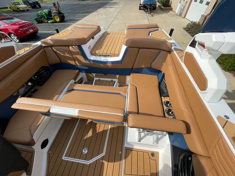 Slide: The Image of Nautique Super Air G21 2026 - 26