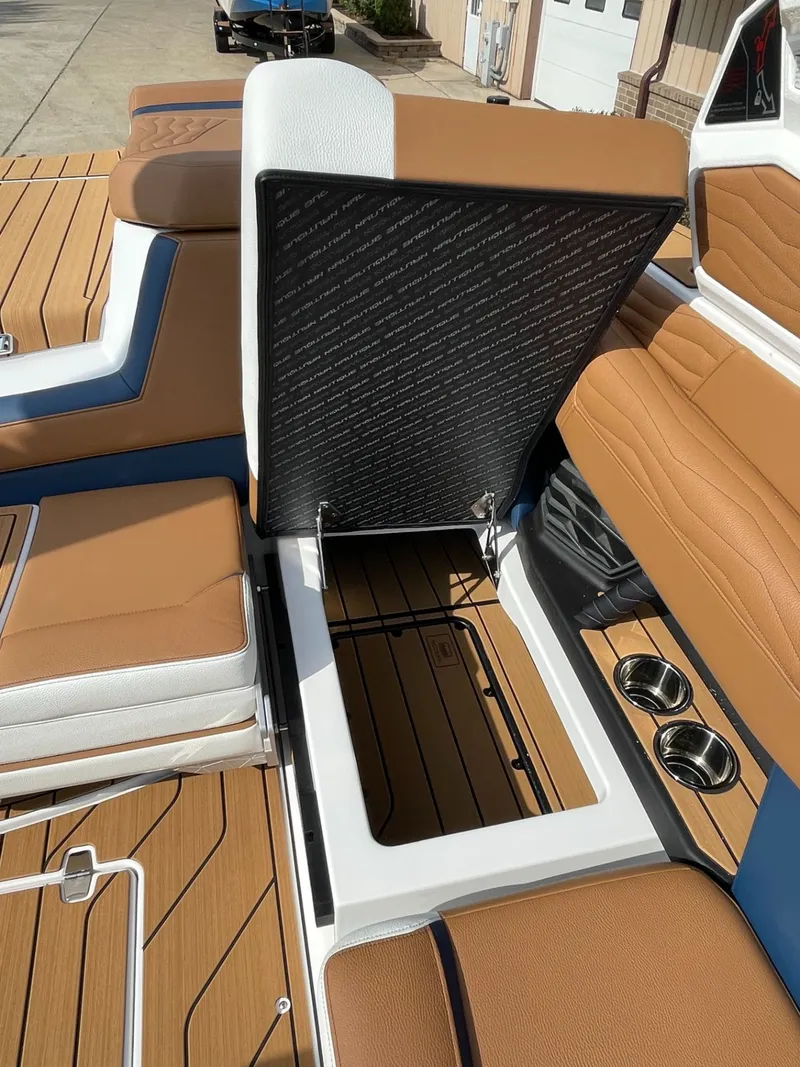 Slide: The Image of Nautique Super Air G21 2026 - 27