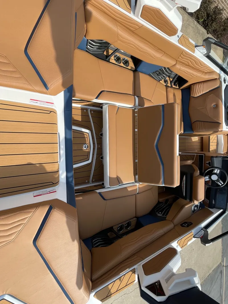 Slide: The Image of Nautique Super Air G21 2026 - 28