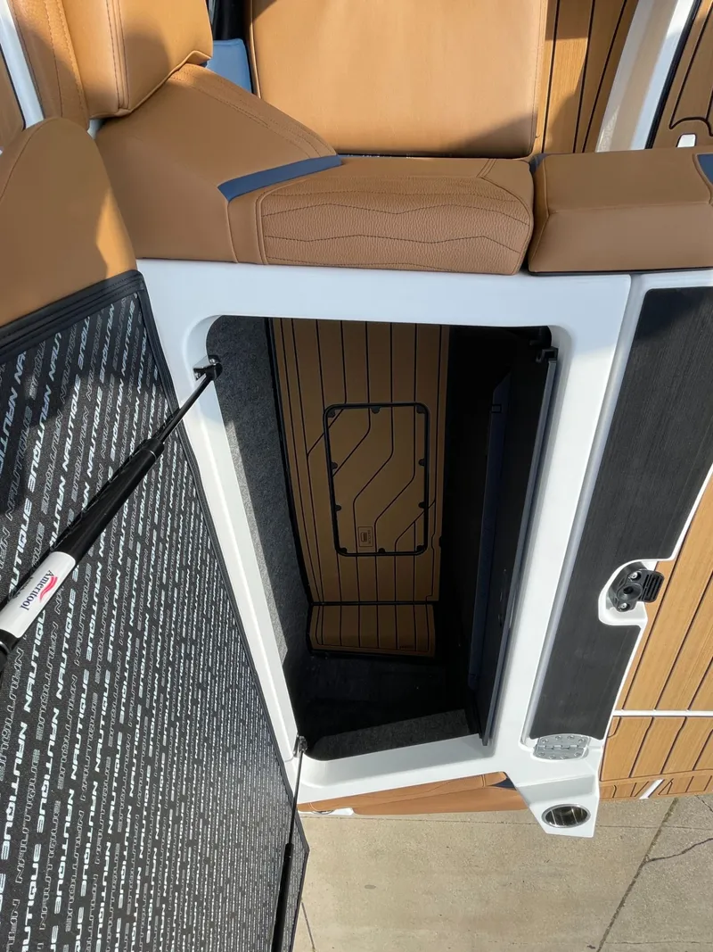 Slide: The Image of Nautique Super Air G21 2026 - 30