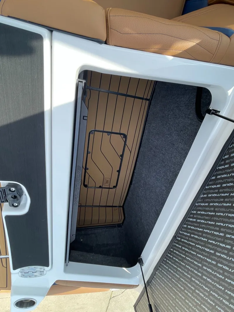 Slide: The Image of Nautique Super Air G21 2026 - 32