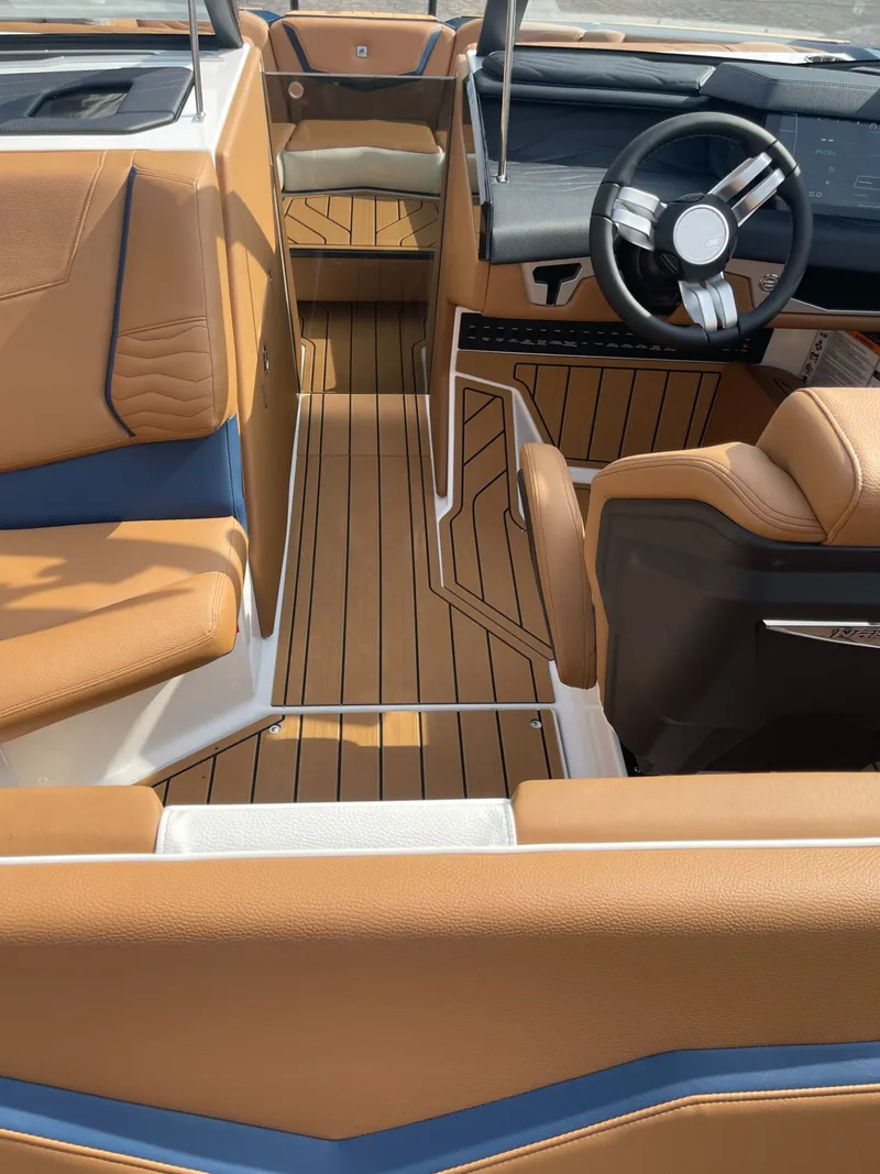 Slide: The Image of Nautique Super Air G21 2026 - 34