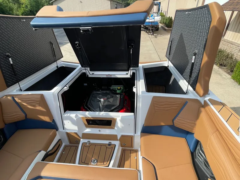 Slide: The Image of Nautique Super Air G21 2026 - 48