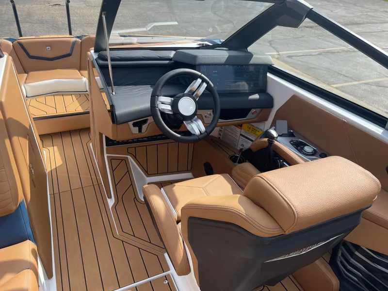 Slide: The Image of Nautique Super Air G21 2026 - 6