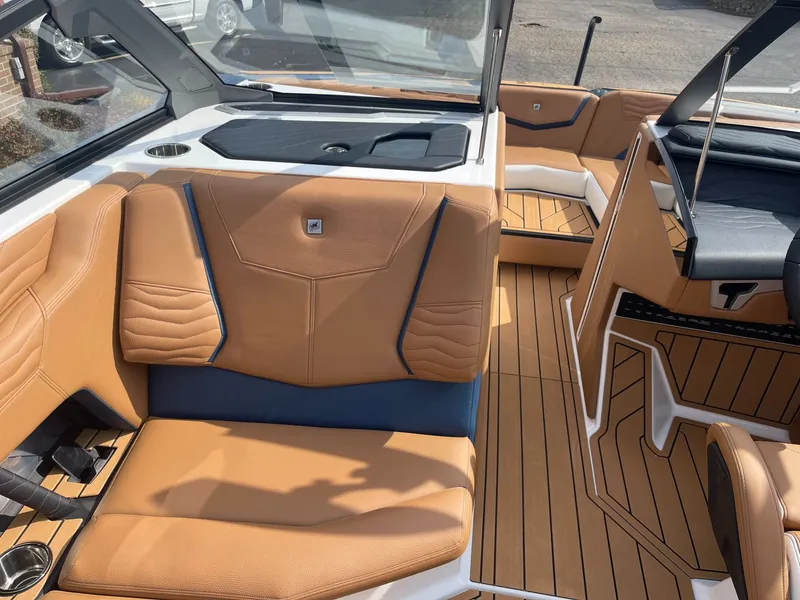 Slide: The Image of Nautique Super Air G21 2026 - 7