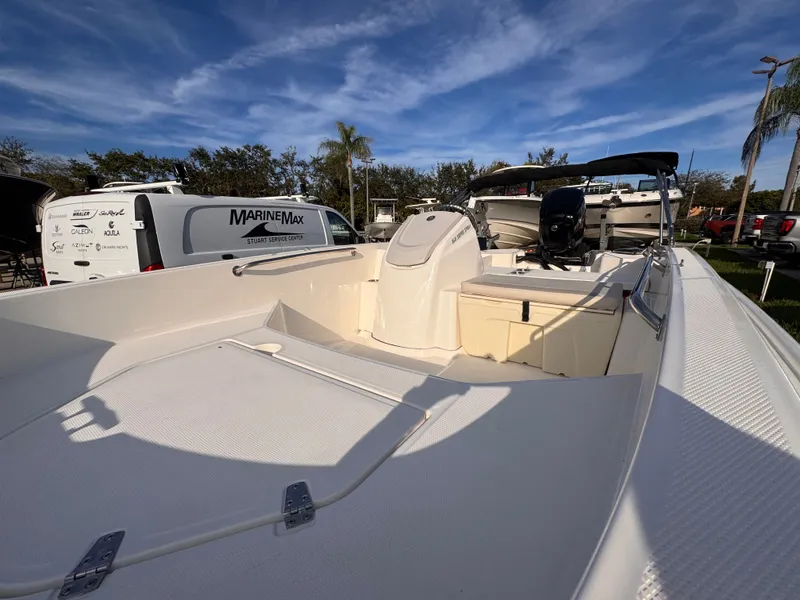 Slide: The Image of Boston Whaler 160 Super Sport 2026 - 10