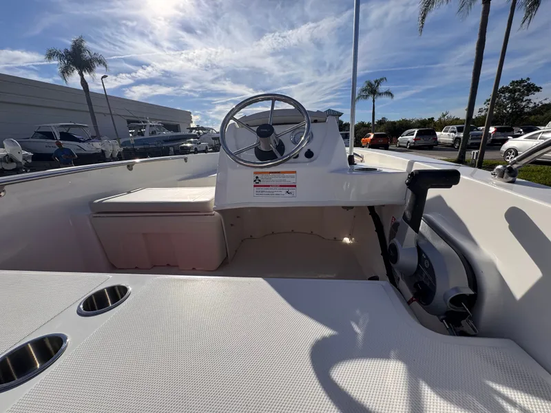 Slide: The Image of Boston Whaler 160 Super Sport 2026 - 5