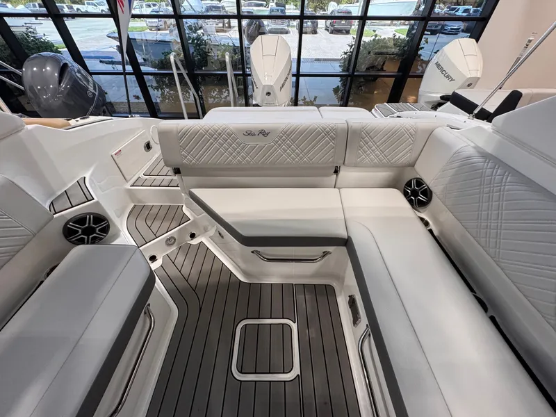 Slide: The Image of Sea Ray SDX 250 Outboard 2026 - 11