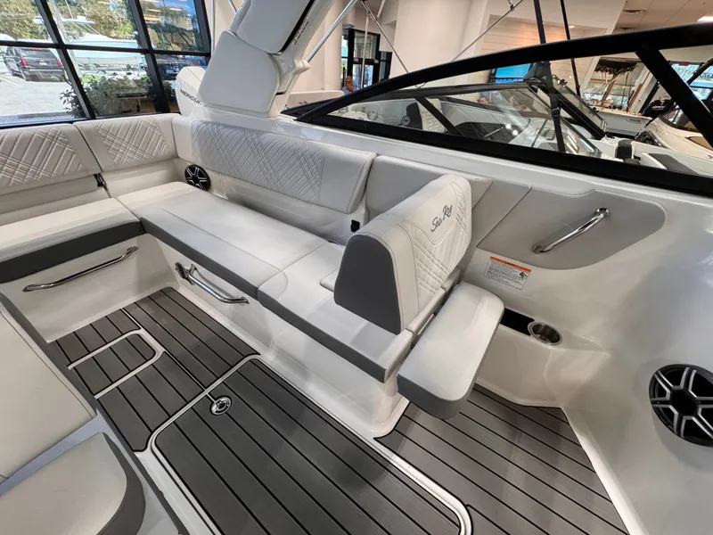 Slide: The Image of Sea Ray SDX 250 Outboard 2026 - 17