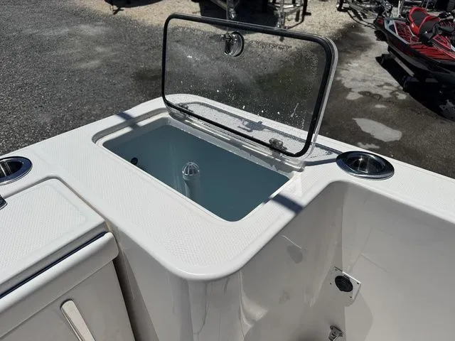 Slide: The Image of Robalo R360CC 2026 - 10