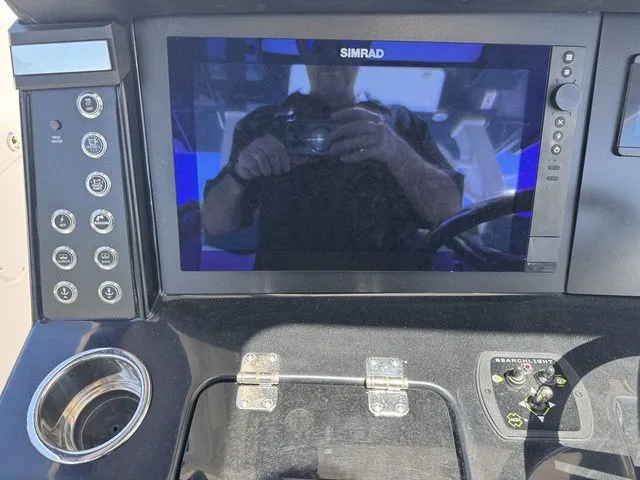 Slide: The Image of Robalo R360CC 2026 - 19