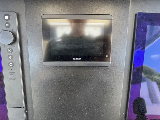 Slide: The Image of Robalo R360CC 2026 - 20