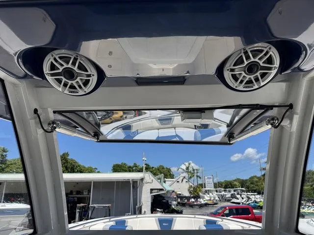 Slide: The Image of Robalo R360CC 2026 - 21